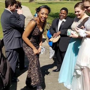 Meet your Posher, Joya