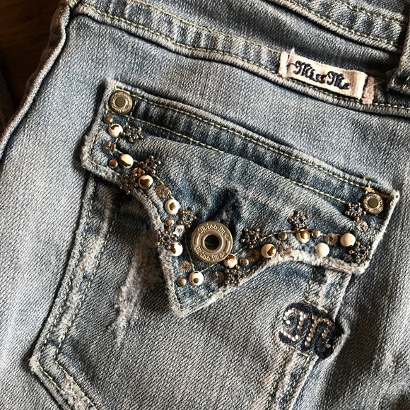 Miss Me Denim - Miss Me Capri Light Wash Embellished Hearts Stars
