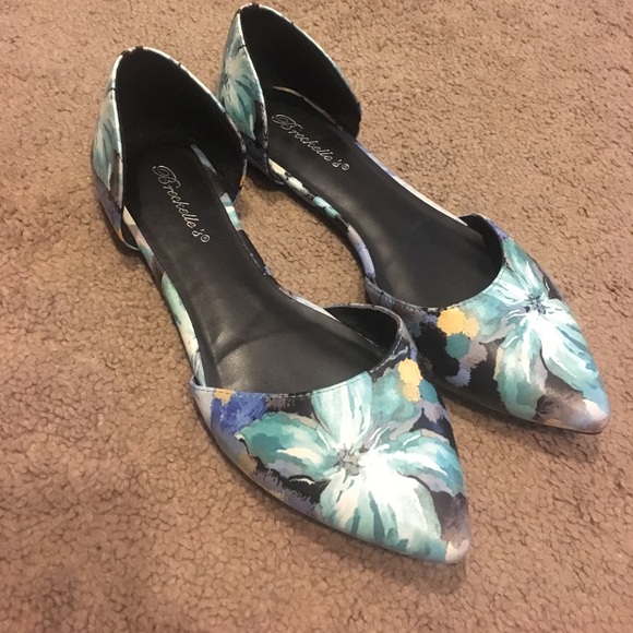 Summer Flats - Picture 1 of 3