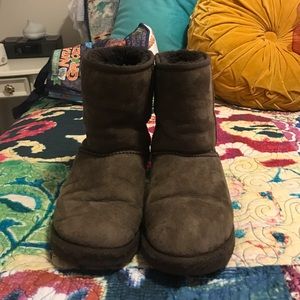 Short chocolate UGGs