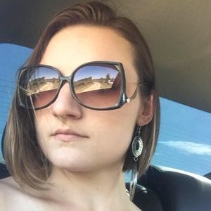 Meet your Posher, Quinn