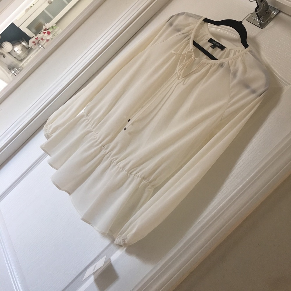 NWT Ellen Tracy Blouse, Cream. Medium