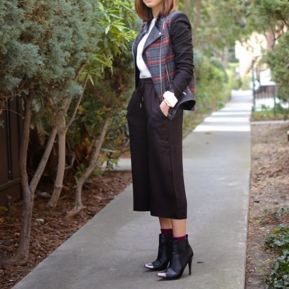 H&M Shoes - H&M trendy silver cap toe booties H&M Shoes - H&M trendy silver cap toe booties
