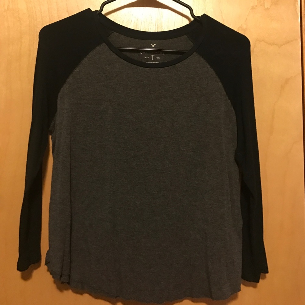 American Eagle black and grey baseball tee