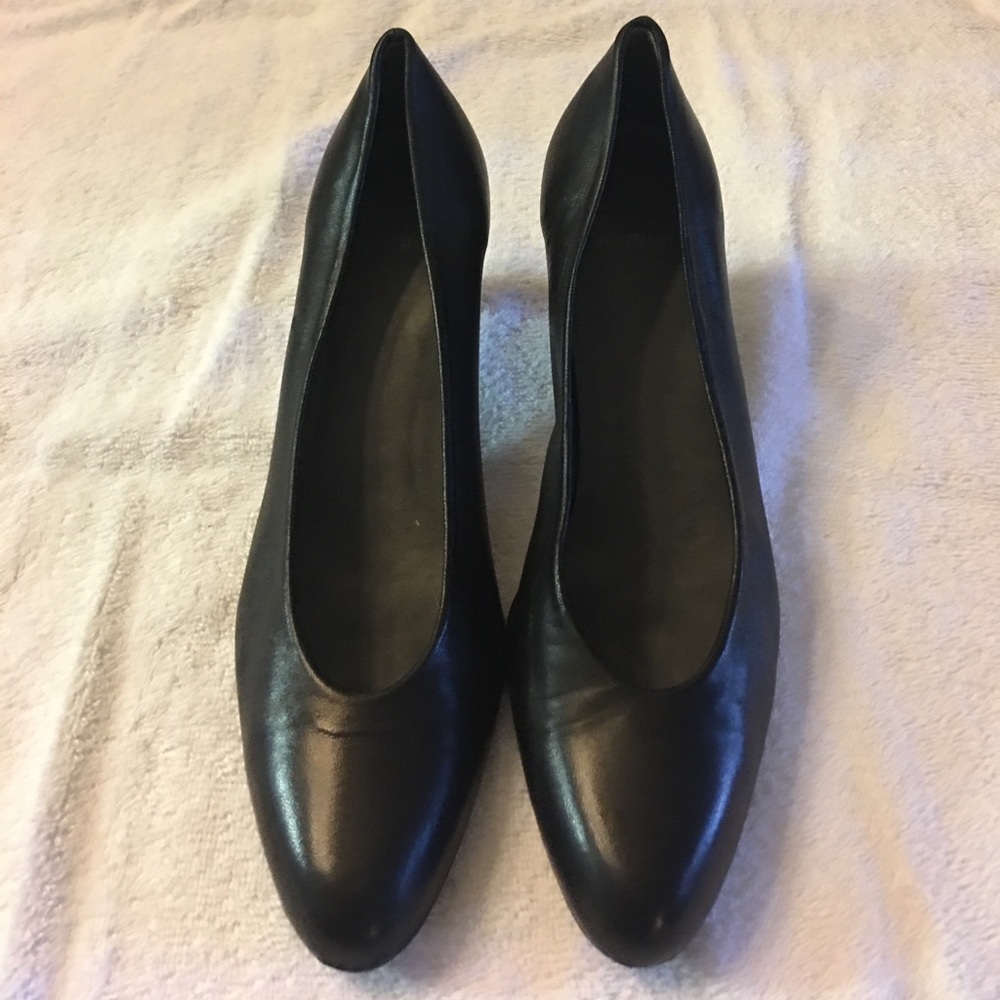 Stuart Weitzman Heels. (Leather)