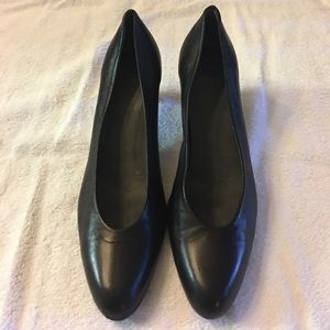 Stuart Weitzman Heels. (Leather)