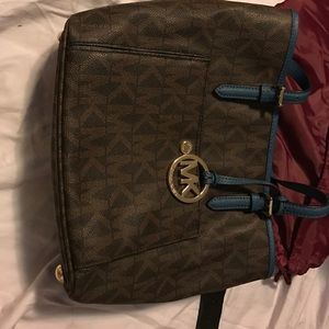 Micheal Kors purse