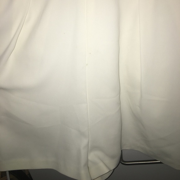 cream zip-back, crossed in front & pocketed romper - Picture 4 of 4