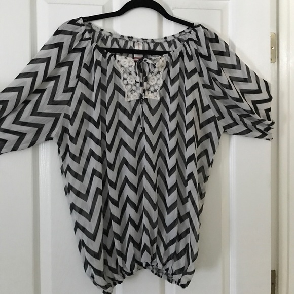 Blouse - Picture 2 of 2