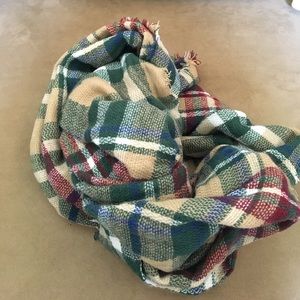 Plaid fringed scarf
