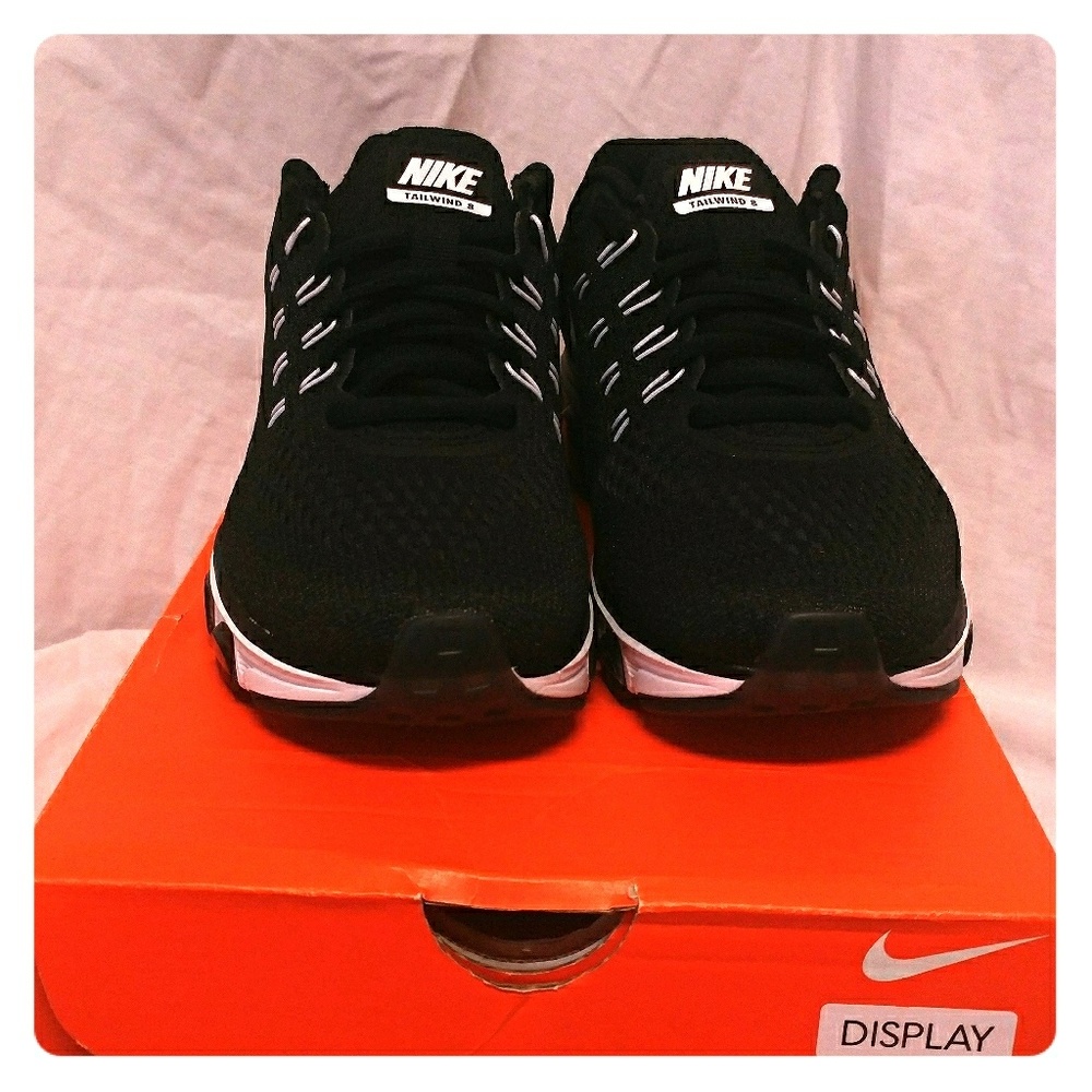 Nikes tailwind 8