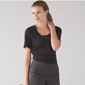 Lulu featherlight SS Tee - Black - Size 4