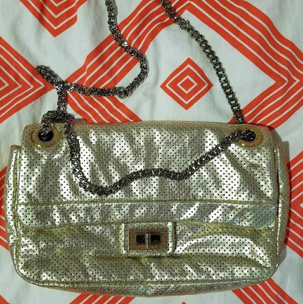 New CHANEL reissue metallic gold handbag flap 2.55