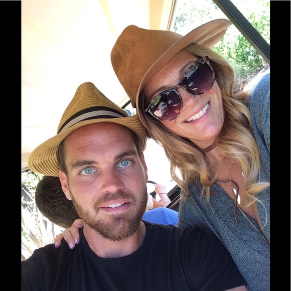 Meet your Posher, Brooke - Picture 2 of 4