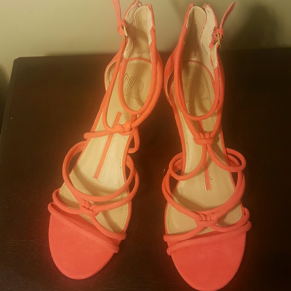 New Directions Strappy Sandal - SZ 9