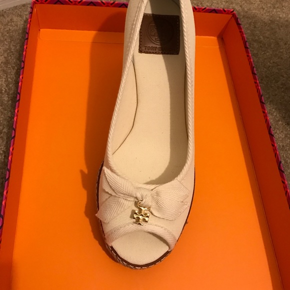 SOLD Tory Burch Auth Platform NIB - Picture 2 of 8