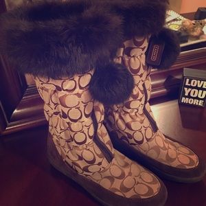 Fleece ligned, fur trimmed winter boots