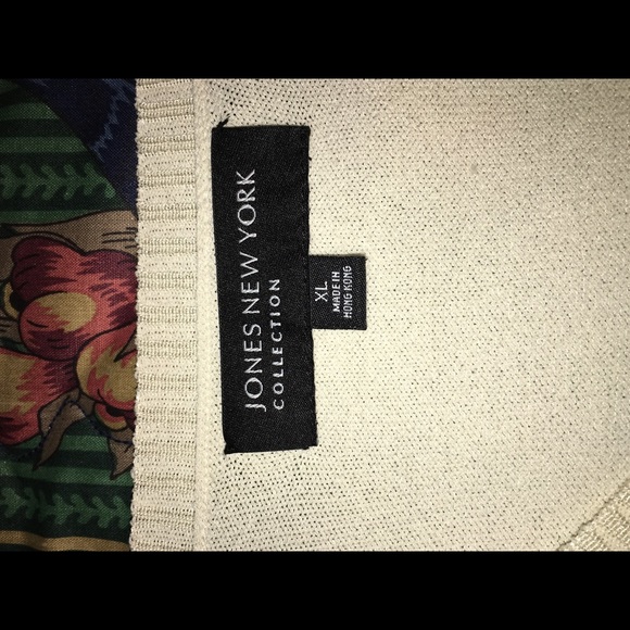 Jones New York Cream Sweater and thin Belt - Picture 3 of 3