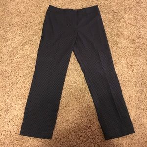 Like new Ann Taylor signature fit size 8 Crop pant