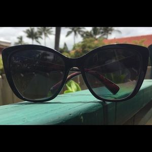 Dolce & Gabbana Polarized cat eye Sunglasses 😎