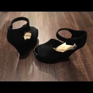 Gianni Bini black wedges