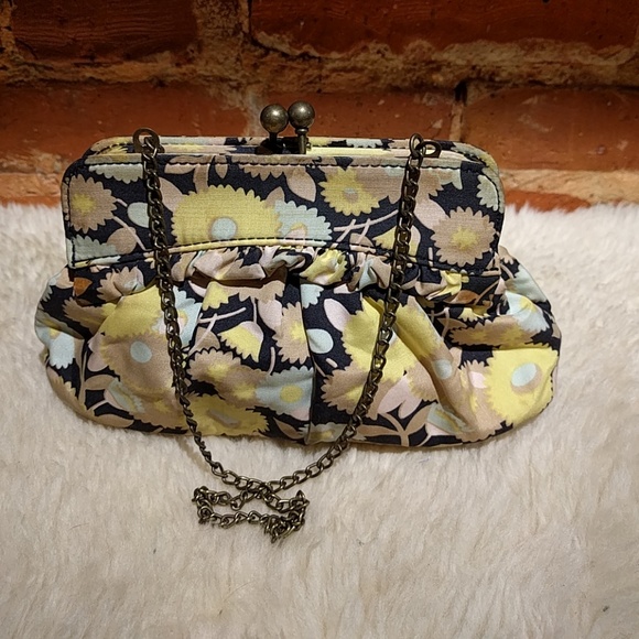 Gap clutch purse with wrist chain - Picture 1 of 3