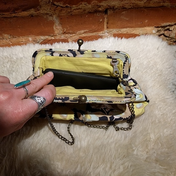 Gap clutch purse with wrist chain - Picture 2 of 3