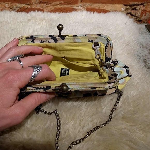 Gap clutch purse with wrist chain - Picture 3 of 3