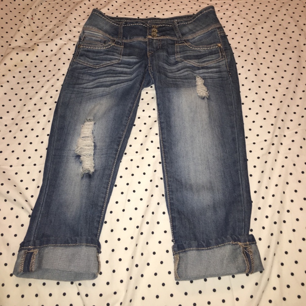 Almost Famous SZ: 1 ripped capris