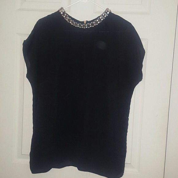 FOREVER 21 BLK BLOUSE WITH DIAMOND NECKLINE - Picture 1 of 5