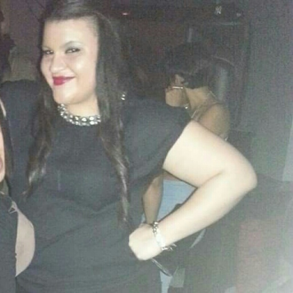 FOREVER 21 BLK BLOUSE WITH DIAMOND NECKLINE - Picture 5 of 5