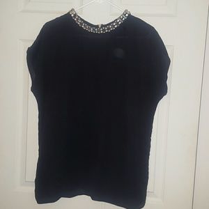 FOREVER 21 BLK BLOUSE WITH DIAMOND NECKLINE