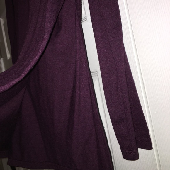 divided long sleeve maroon top - Picture 2 of 3