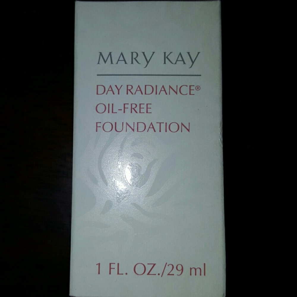 Day radiance oil free foundation