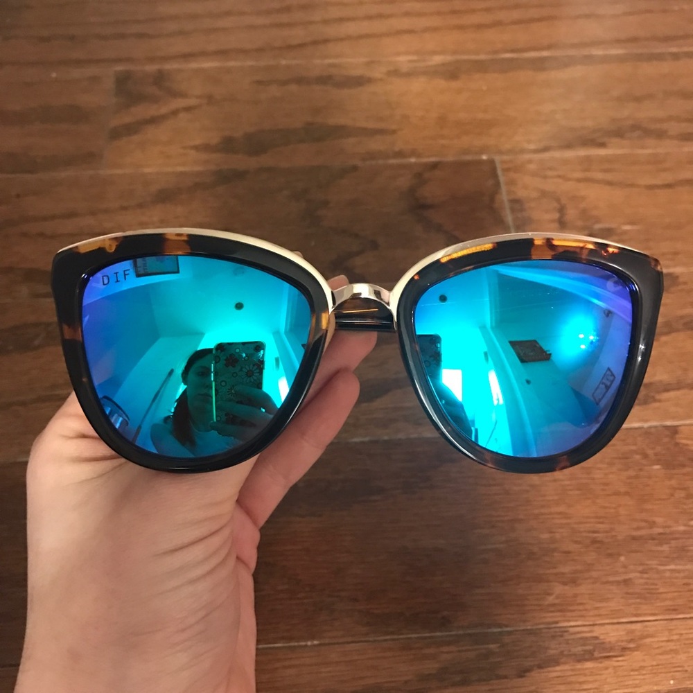 DIFF JoJo Live Loud Blue Tortoise Sunglasses
