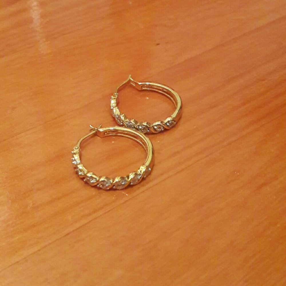 Gold hoops earrings with crystals