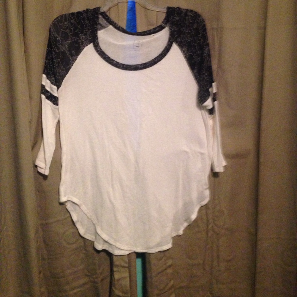 Quarter sleeve shirt