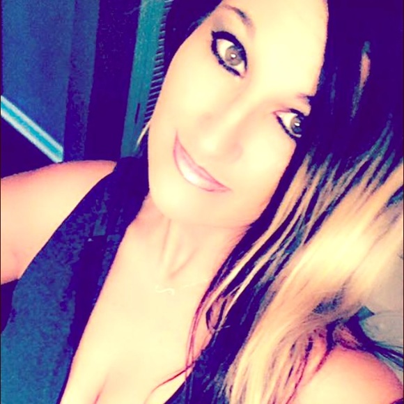 Hi im Erica your posher!! - Picture 1 of 5