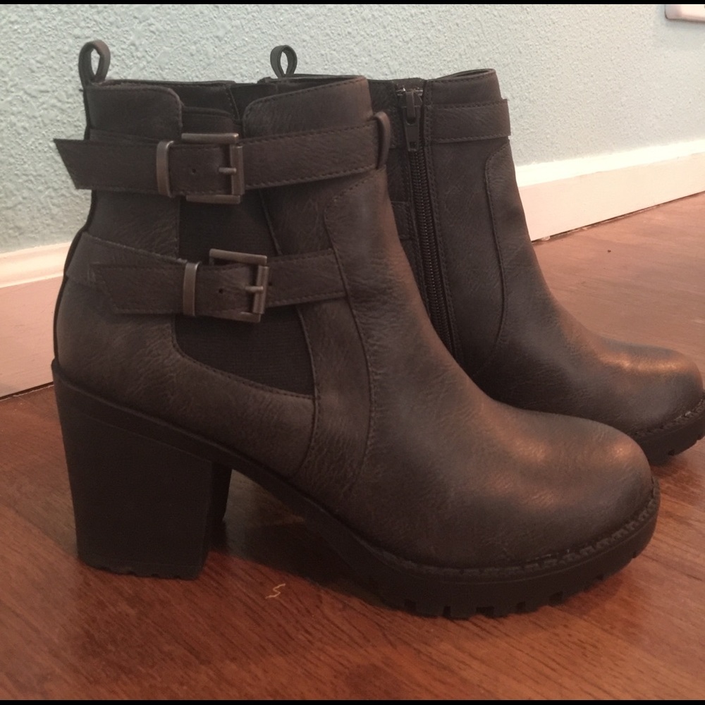 ⚡️Flash Sale⚡️Zigi Soho Grey Booties