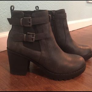 ⚡️Flash Sale⚡️Zigi Soho Grey Booties