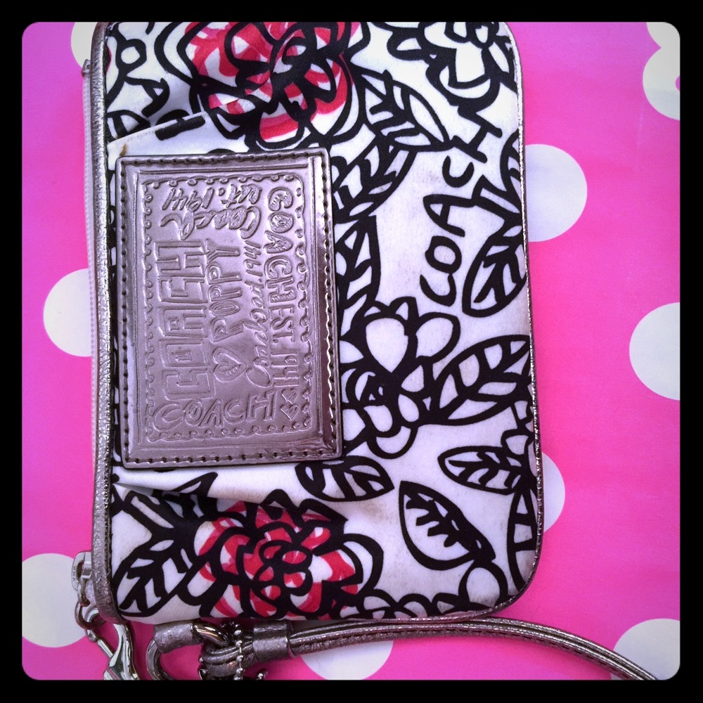 Coach Wristlet with pink lining inside