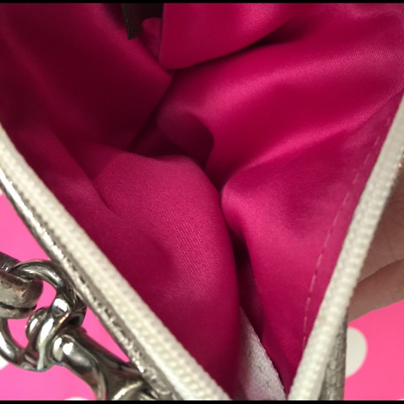 Coach Wristlet with pink lining inside - Picture 3 of 3