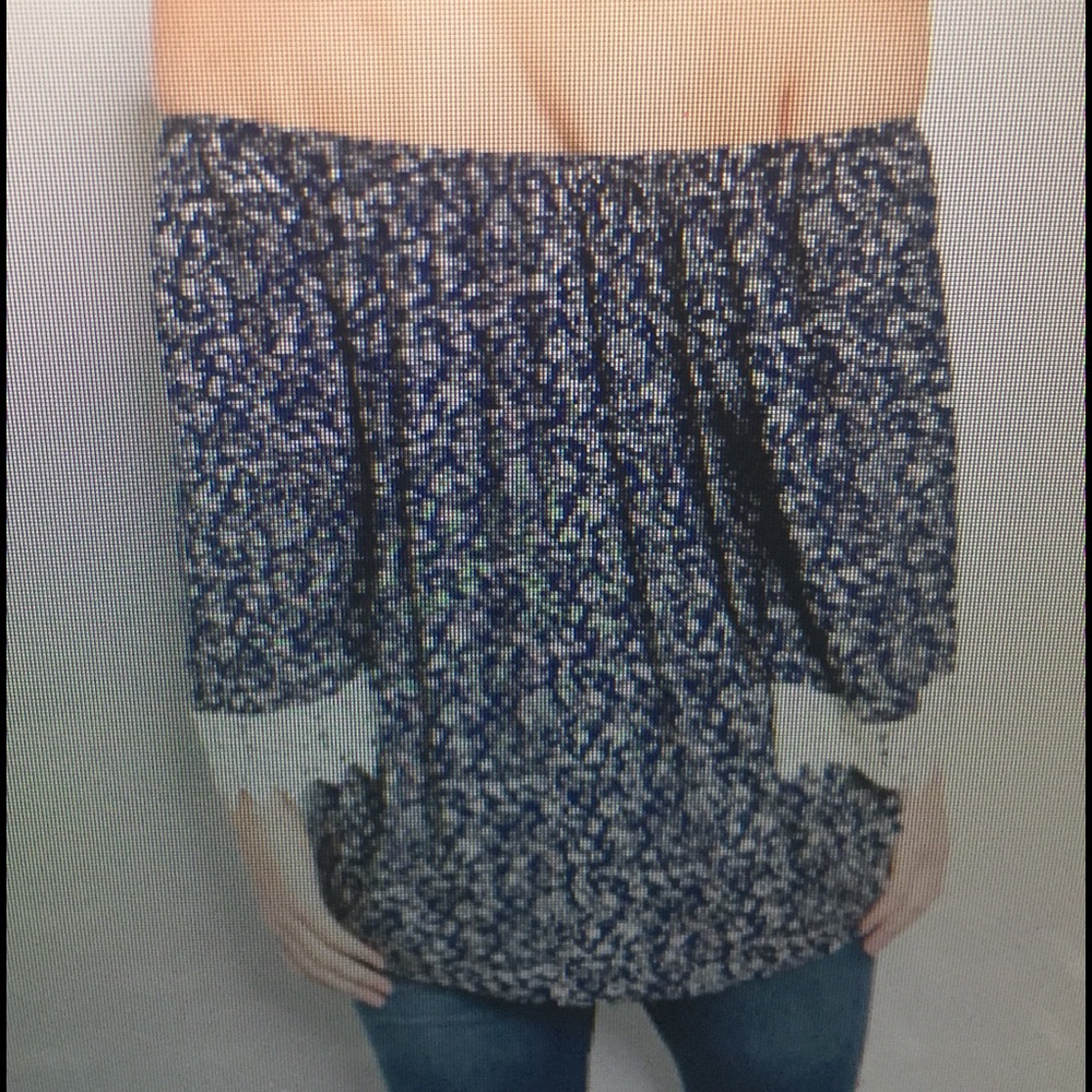 Floral print off the shoulders. - Picture 2 of 4