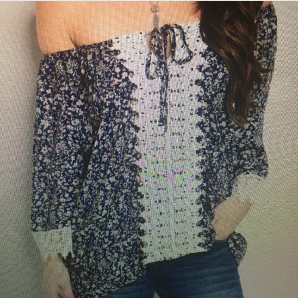 Floral print off the shoulders. - Picture 4 of 4