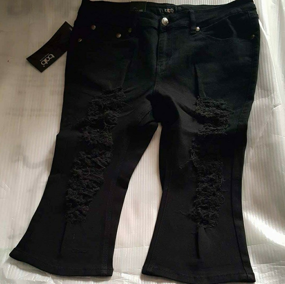 💚💓New Plus Size Black Distressed Capri