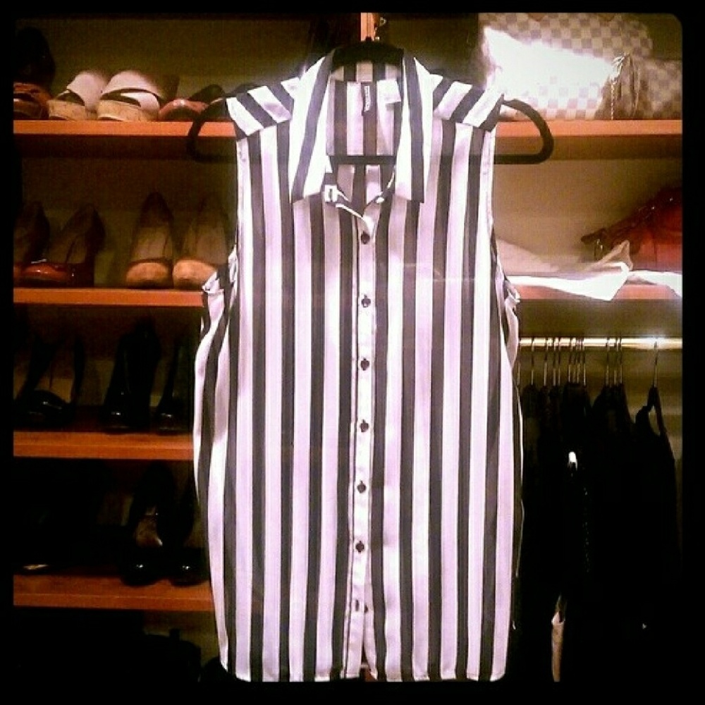 H&M sleeveless blouse