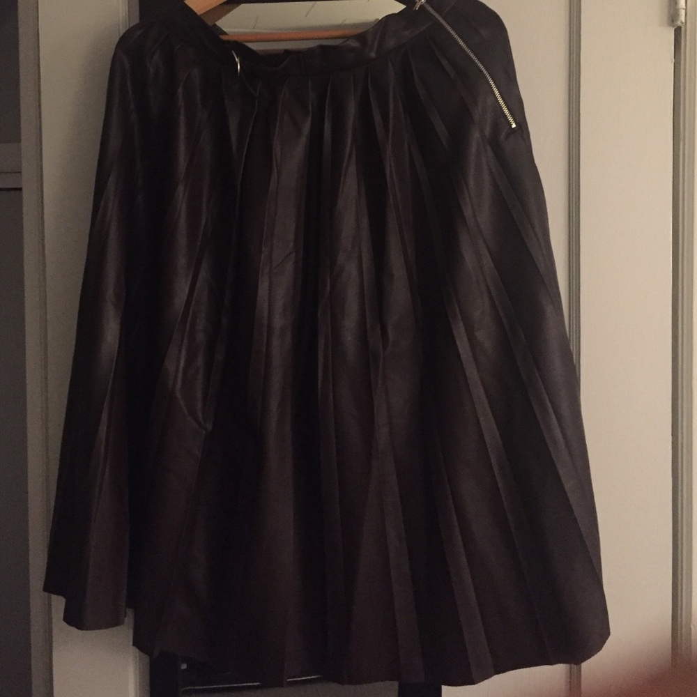 Brown leather pleated skirt