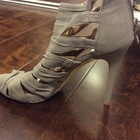 Heels - Picture 4 of 4