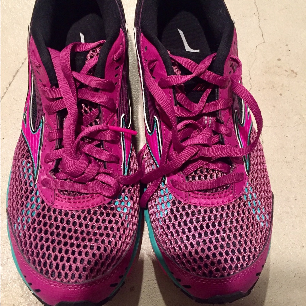 Brand new Mizuno tennis shoes