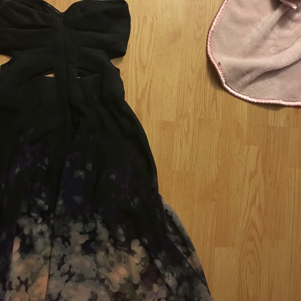 Dress - Picture 3 of 3
